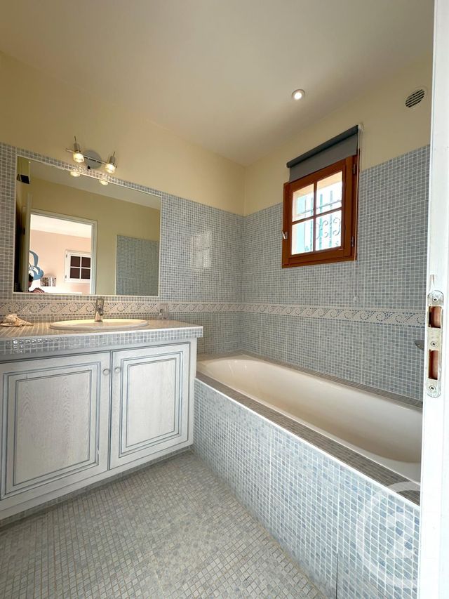 maison à vendre - 6 pièces - 250.0 m2 - COGOLIN - 83 - PROVENCE-ALPES-COTE-D-AZUR - Century 21 Thomas Thum Immobilier