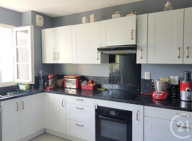 Afficher la photo en grand Appartement Duplex à vendre - 4 pièces - 105.0 m2 - ST TROPEZ - 83 - PROVENCE-ALPES-COTE-D-AZUR - Century 21 Thomas Thum Immobilier
