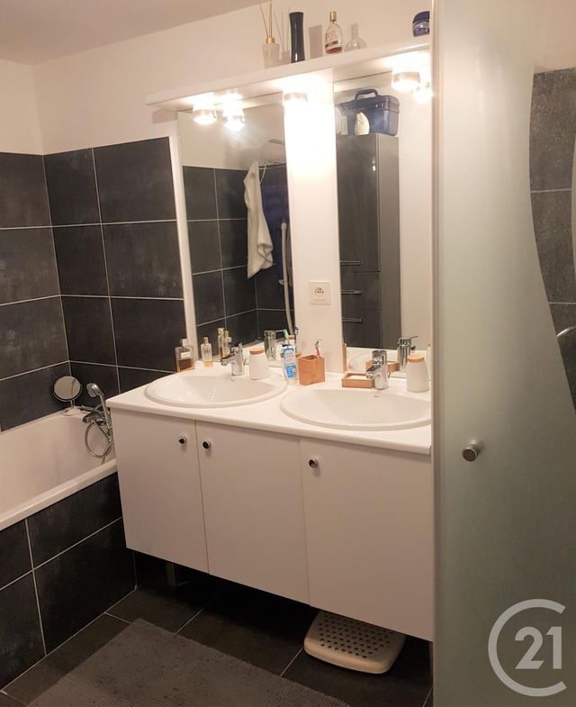 Afficher la photo en grand Appartement Duplex à vendre - 4 pièces - 105.0 m2 - ST TROPEZ - 83 - PROVENCE-ALPES-COTE-D-AZUR - Century 21 Thomas Thum Immobilier
