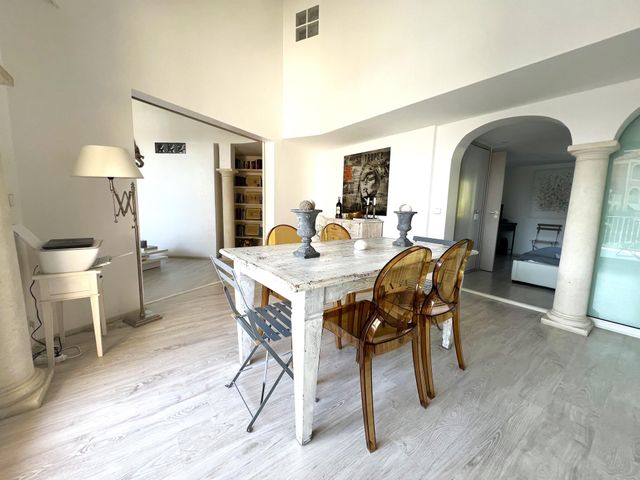 Afficher la photo en grand maison à vendre - 5 pièces - 168.0 m2 - GRIMAUD - 83 - PROVENCE-ALPES-COTE-D-AZUR - Century 21 Thomas Thum Immobilier