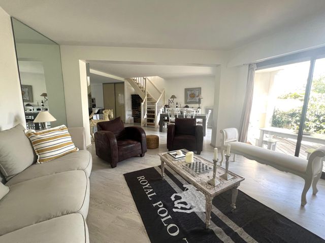 Afficher la photo en grand maison à vendre - 5 pièces - 168.0 m2 - GRIMAUD - 83 - PROVENCE-ALPES-COTE-D-AZUR - Century 21 Thomas Thum Immobilier