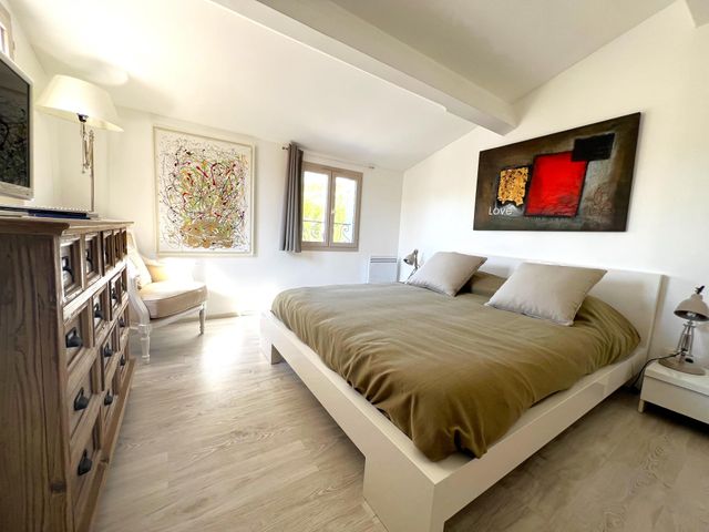 Afficher la photo en grand maison à vendre - 5 pièces - 168.0 m2 - GRIMAUD - 83 - PROVENCE-ALPES-COTE-D-AZUR - Century 21 Thomas Thum Immobilier