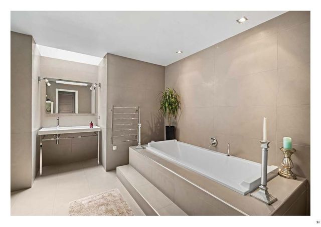 maison à vendre - 7 pièces - 370.0 m2 - RAMATUELLE - 83 - PROVENCE-ALPES-COTE-D-AZUR - Century 21 Thomas Thum Immobilier