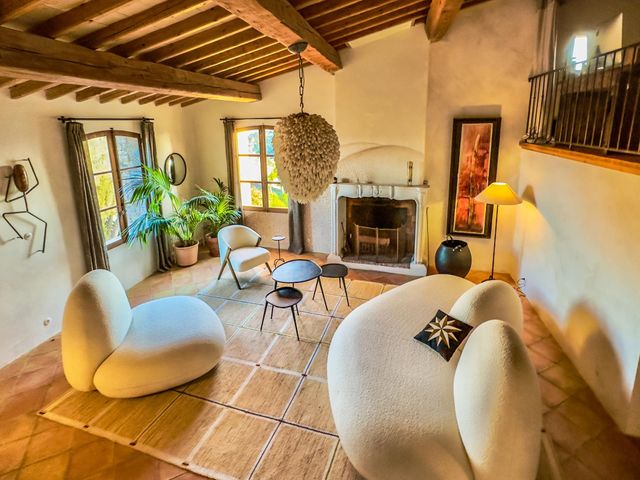Afficher la photo en grand maison à vendre - 6 pièces - 195.0 m2 - GASSIN - 83 - PROVENCE-ALPES-COTE-D-AZUR - Century 21 Thomas Thum Immobilier