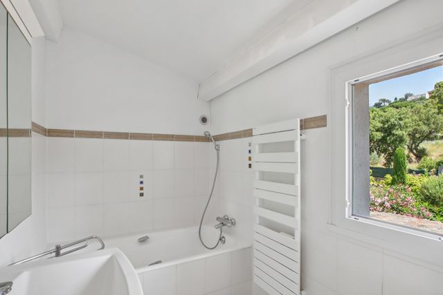 Afficher la photo en grand maison à vendre - 5 pièces - 157.0 m2 - GASSIN - 83 - PROVENCE-ALPES-COTE-D-AZUR - Century 21 Thomas Thum Immobilier