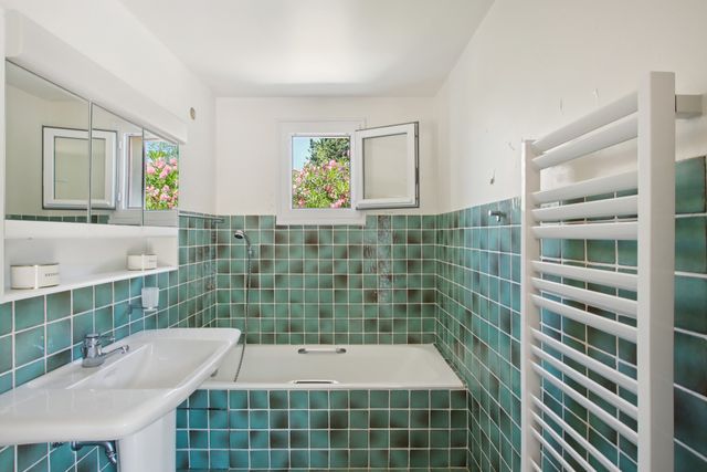 Afficher la photo en grand maison à vendre - 5 pièces - 157.0 m2 - GASSIN - 83 - PROVENCE-ALPES-COTE-D-AZUR - Century 21 Thomas Thum Immobilier