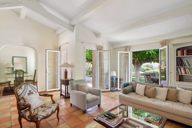 Afficher la photo en grand maison à vendre - 5 pièces - 157.0 m2 - GASSIN - 83 - PROVENCE-ALPES-COTE-D-AZUR - Century 21 Thomas Thum Immobilier