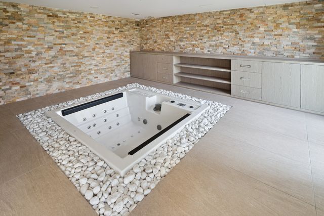 maison à vendre - 15 pièces - 580.0 m2 - GRIMAUD - 83 - PROVENCE-ALPES-COTE-D-AZUR - Century 21 Thomas Thum Immobilier