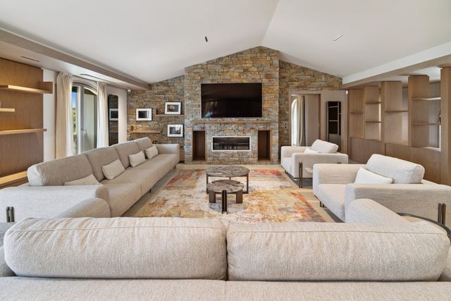 maison à vendre - 15 pièces - 580.0 m2 - GRIMAUD - 83 - PROVENCE-ALPES-COTE-D-AZUR - Century 21 Thomas Thum Immobilier