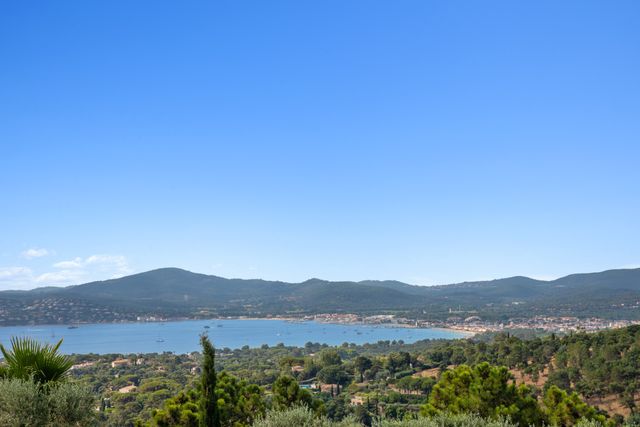 maison à vendre - 15 pièces - 580.0 m2 - GRIMAUD - 83 - PROVENCE-ALPES-COTE-D-AZUR - Century 21 Thomas Thum Immobilier