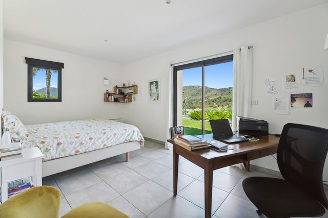 Afficher la photo en grand maison à vendre - 5 pièces - 185.0 m2 - COGOLIN - 83 - PROVENCE-ALPES-COTE-D-AZUR - Century 21 Thomas Thum Immobilier