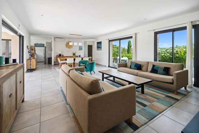 Afficher la photo en grand maison à vendre - 5 pièces - 185.0 m2 - COGOLIN - 83 - PROVENCE-ALPES-COTE-D-AZUR - Century 21 Thomas Thum Immobilier