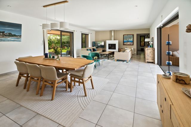 Afficher la photo en grand maison à vendre - 5 pièces - 185.0 m2 - COGOLIN - 83 - PROVENCE-ALPES-COTE-D-AZUR - Century 21 Thomas Thum Immobilier