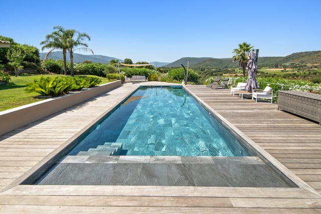 Afficher la photo en grand maison à vendre - 5 pièces - 185.0 m2 - COGOLIN - 83 - PROVENCE-ALPES-COTE-D-AZUR - Century 21 Thomas Thum Immobilier