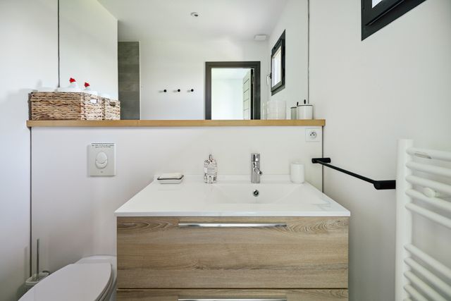 Afficher la photo en grand maison à vendre - 5 pièces - 185.0 m2 - COGOLIN - 83 - PROVENCE-ALPES-COTE-D-AZUR - Century 21 Thomas Thum Immobilier