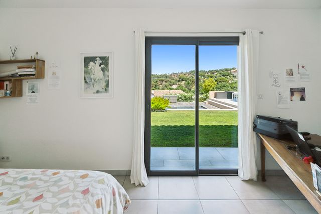 Afficher la photo en grand maison à vendre - 5 pièces - 185.0 m2 - COGOLIN - 83 - PROVENCE-ALPES-COTE-D-AZUR - Century 21 Thomas Thum Immobilier