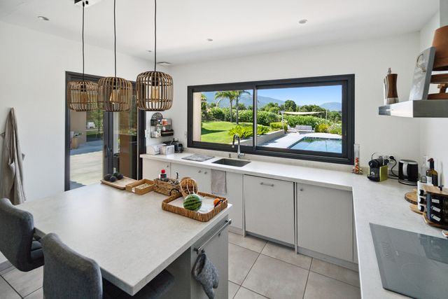 Afficher la photo en grand maison à vendre - 5 pièces - 185.0 m2 - COGOLIN - 83 - PROVENCE-ALPES-COTE-D-AZUR - Century 21 Thomas Thum Immobilier