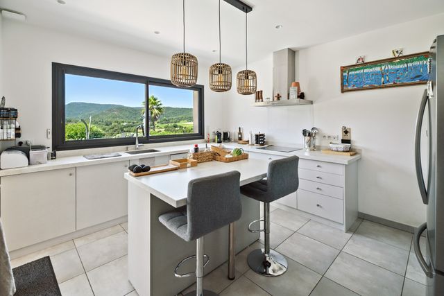 Afficher la photo en grand maison à vendre - 5 pièces - 185.0 m2 - COGOLIN - 83 - PROVENCE-ALPES-COTE-D-AZUR - Century 21 Thomas Thum Immobilier