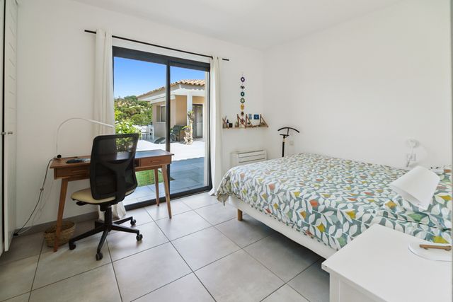 Afficher la photo en grand maison à vendre - 5 pièces - 185.0 m2 - COGOLIN - 83 - PROVENCE-ALPES-COTE-D-AZUR - Century 21 Thomas Thum Immobilier